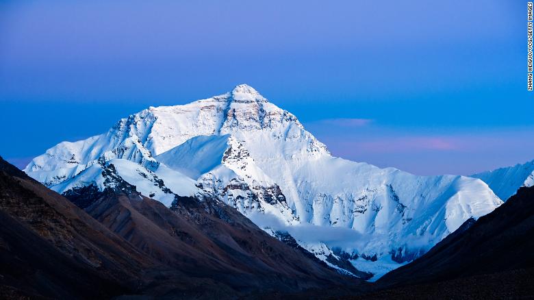 सगरमाथामा २ हजार वर्ष लगाएर थुप्रिएको हिउँ २५ वर्षमै सबै पग्लियो